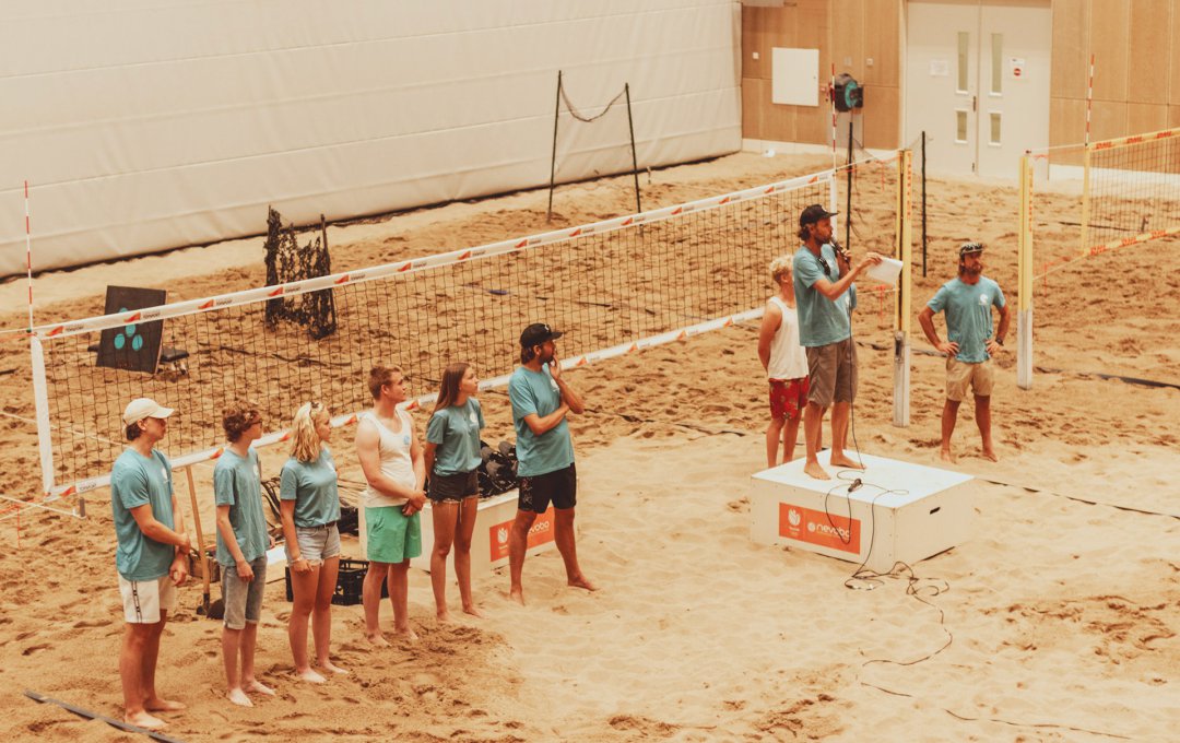 Indoor beach games uitje