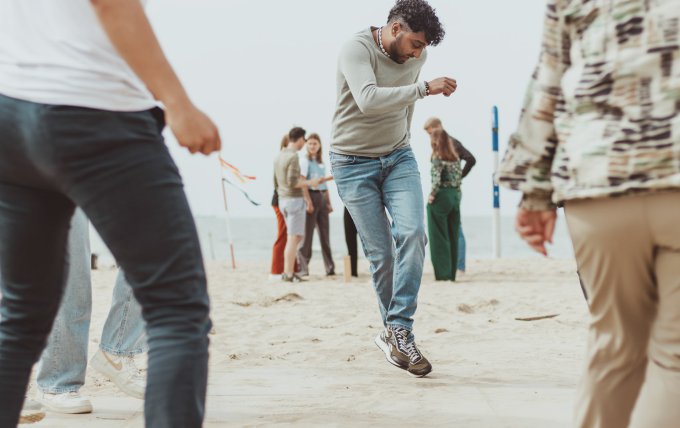 Salsa les op het strand