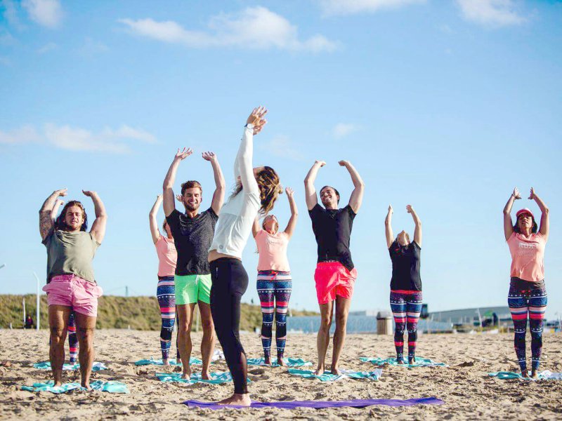 yoga outinguitje scheveningen beach